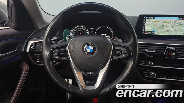 BMW 5-Series 2018 — photo 19