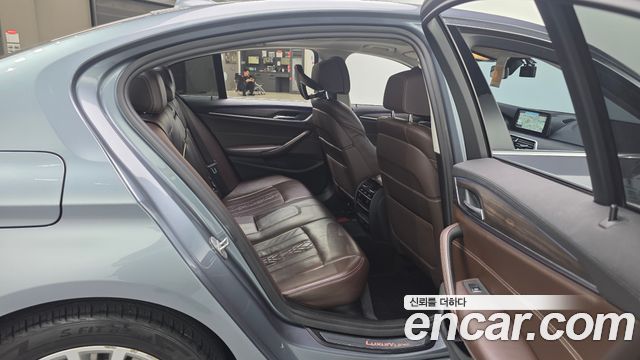 BMW 5-Series 2018 — photo 23