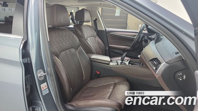 BMW 5-Series 2018 — photo 24