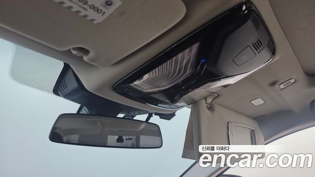 BMW 5-Series 2018 — photo 25
