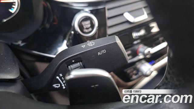 BMW 5-Series 2018 — photo 26
