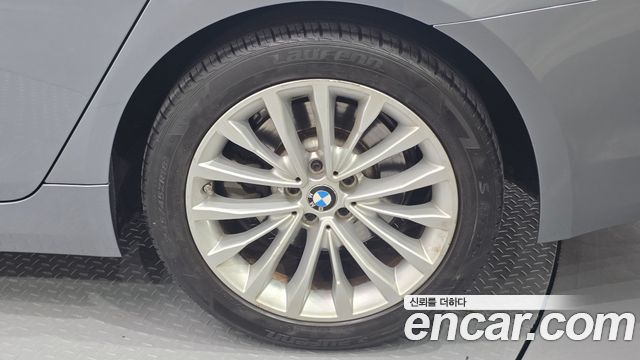 BMW 5-Series 2018 — photo 7
