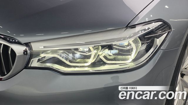 BMW 5-Series 2018 — photo 8