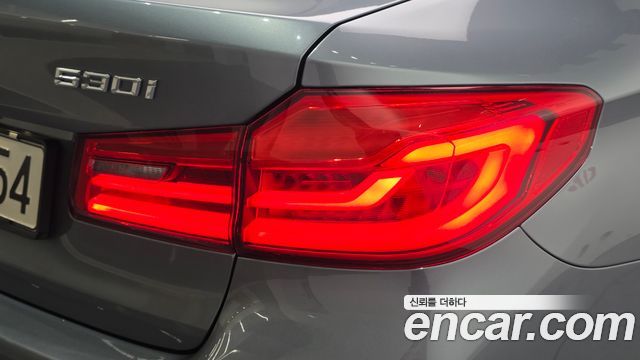 BMW 5-Series 2018 — photo 9