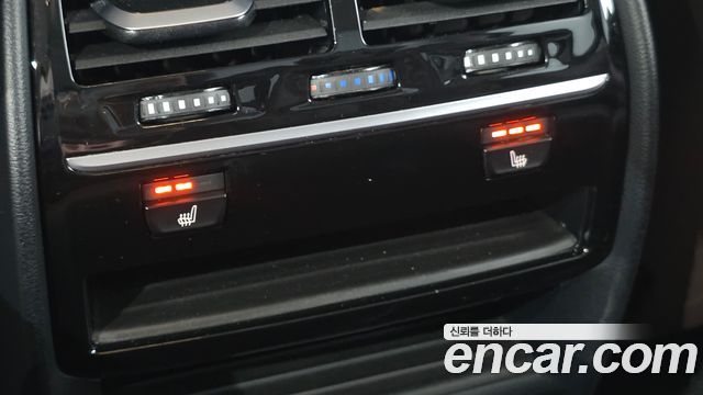 BMW 5-Series 2018 — photo 31