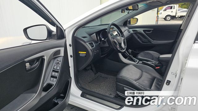 Hyundai AVANTE 2015 — photo 12