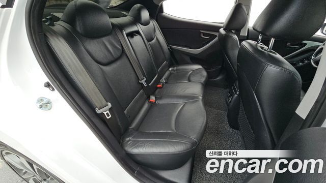 Hyundai AVANTE 2015 — photo 16
