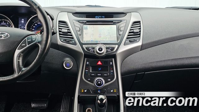 Hyundai AVANTE 2015 — photo 18