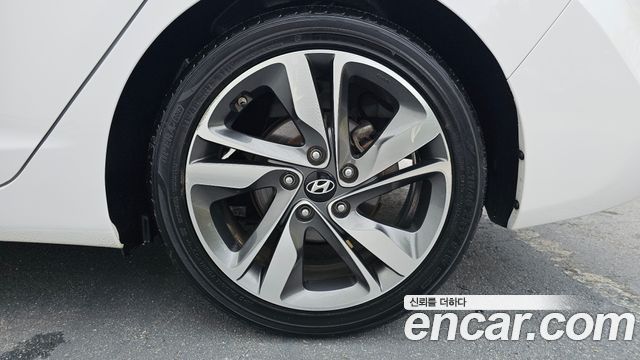 Hyundai AVANTE 2015 — photo 7