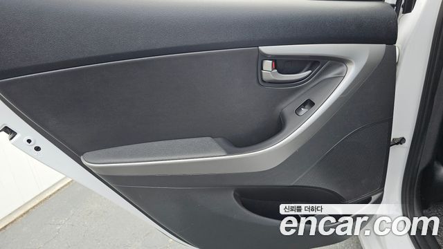 Hyundai AVANTE 2015 — photo 14