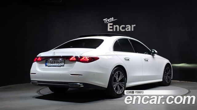 Mercedes-Benz E-Class 2024 — photo 2