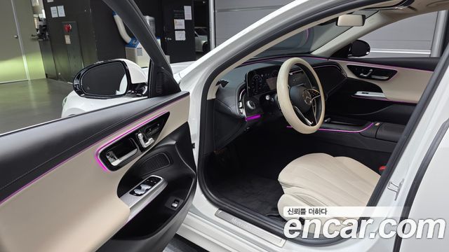 Mercedes-Benz E-Class 2024 — photo 13