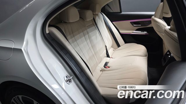 Mercedes-Benz E-Class 2024 — photo 17