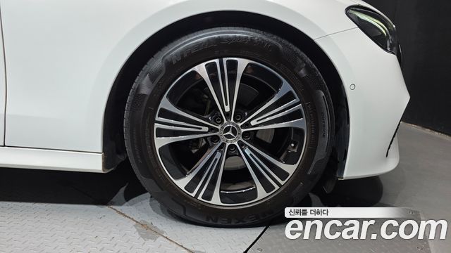 Mercedes-Benz E-Class 2024 — photo 7