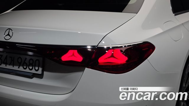 Mercedes-Benz E-Class 2024 — photo 9