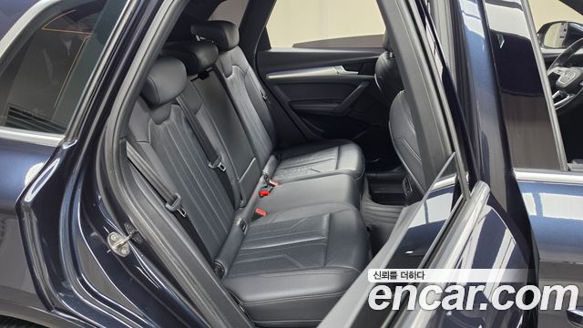 Audi Q5 2020 — photo 18