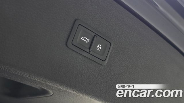 Audi Q5 2020 — photo 25