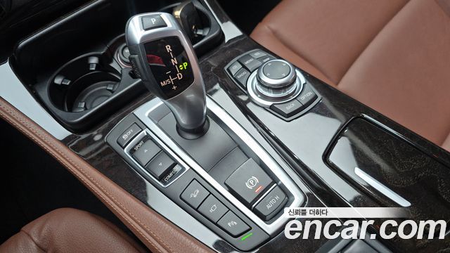 BMW 5-Series 2012 — photo 9