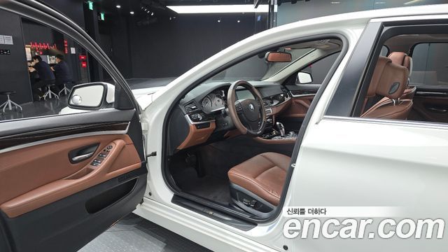BMW 5-Series 2012 — photo 10