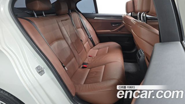 BMW 5-Series 2012 — photo 11