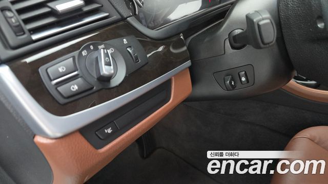 BMW 5-Series 2012 — photo 18