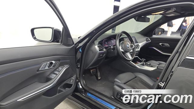 BMW 3-Series 2022 — photo 13