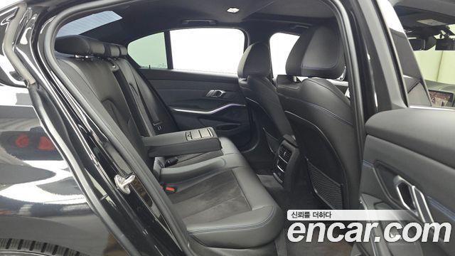 BMW 3-Series 2022 — photo 18