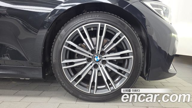 BMW 3-Series 2022 — photo 7