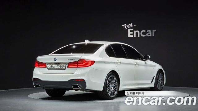 BMW 5-Series 2017 — photo 2
