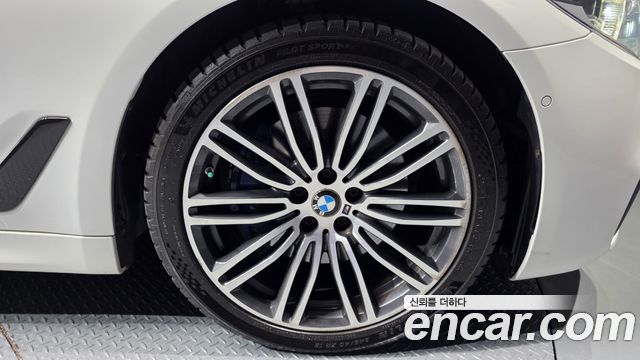 BMW 5-Series 2017 — photo 5