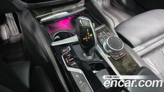 BMW 5-Series 2017 — photo 9