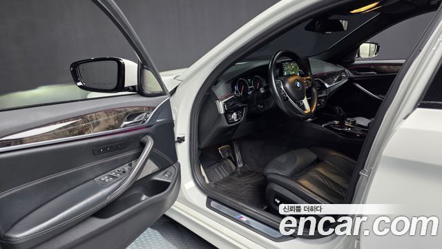 BMW 5-Series 2017 — photo 10
