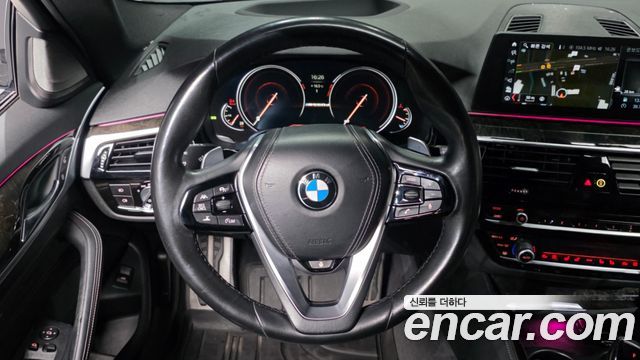 BMW 5-Series 2017 — photo 13