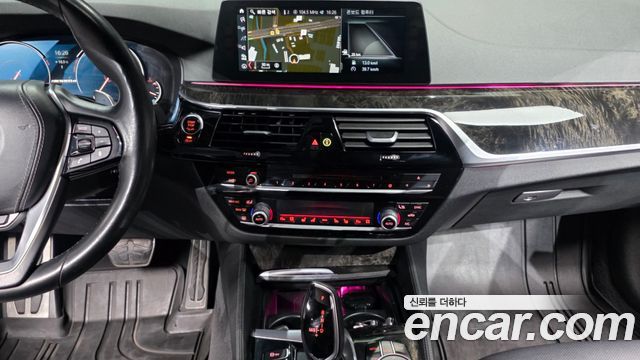 BMW 5-Series 2017 — photo 14