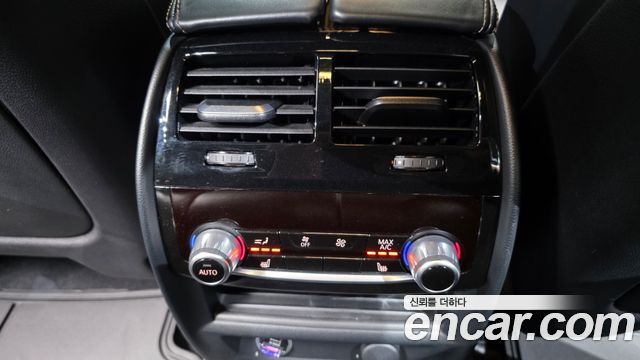 BMW 5-Series 2017 — photo 19