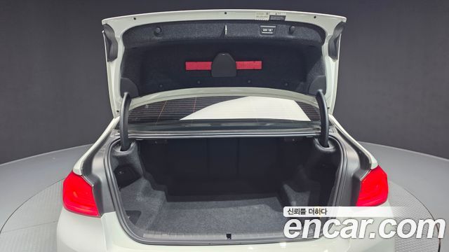 BMW 5-Series 2017 — photo 20