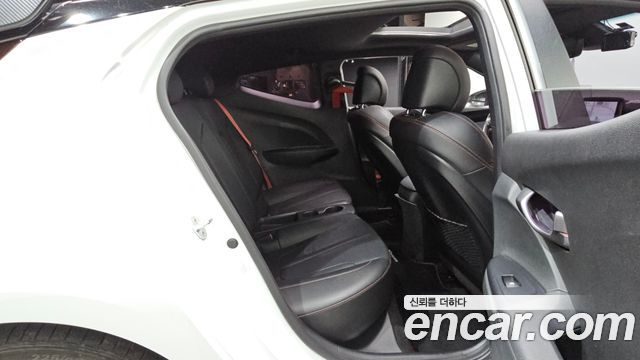 Hyundai Veloster 2018 — photo 12