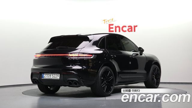Porsche Macan 2023 — photo 2