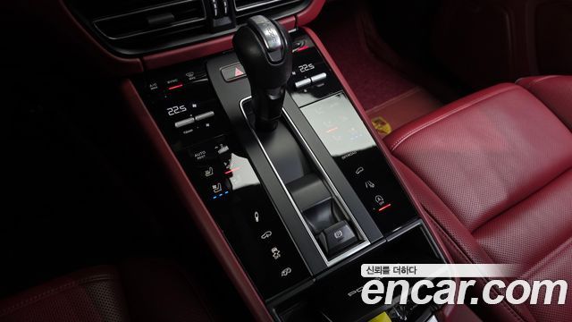 Porsche Macan 2023 — photo 9