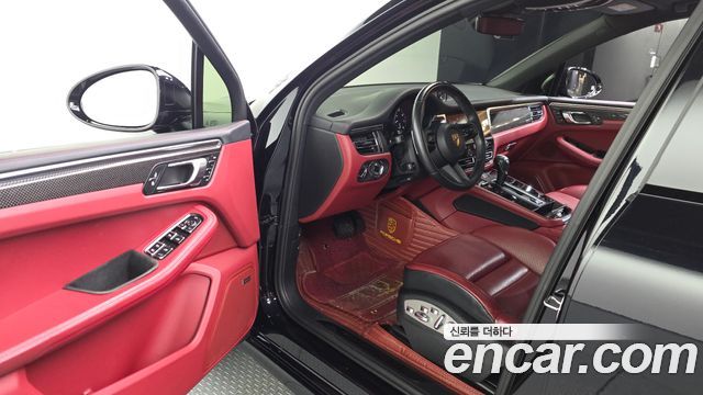 Porsche Macan 2023 — photo 10