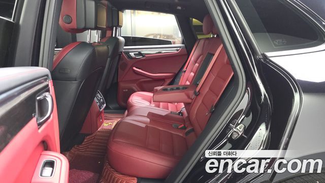 Porsche Macan 2023 — photo 12
