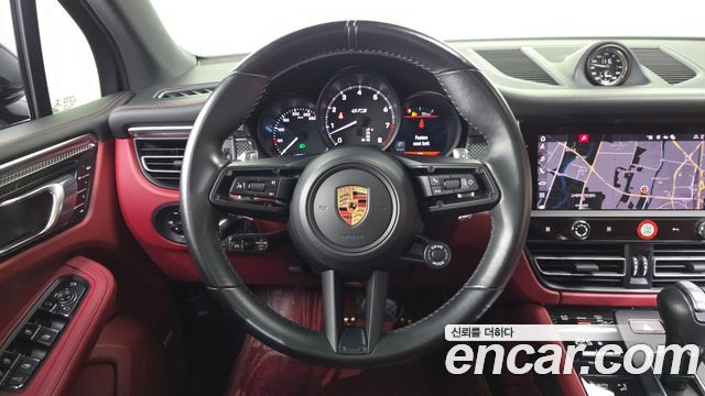 Porsche Macan 2023 — photo 13