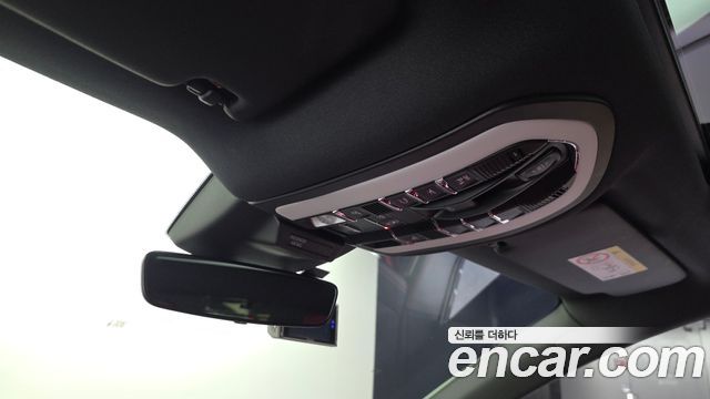 Porsche Macan 2023 — photo 17