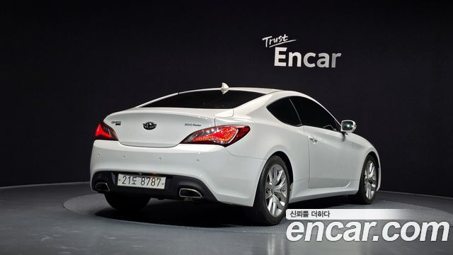 Hyundai Genesis 2012 — photo 2
