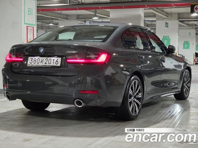 BMW 3-Series 2025 — photo 2