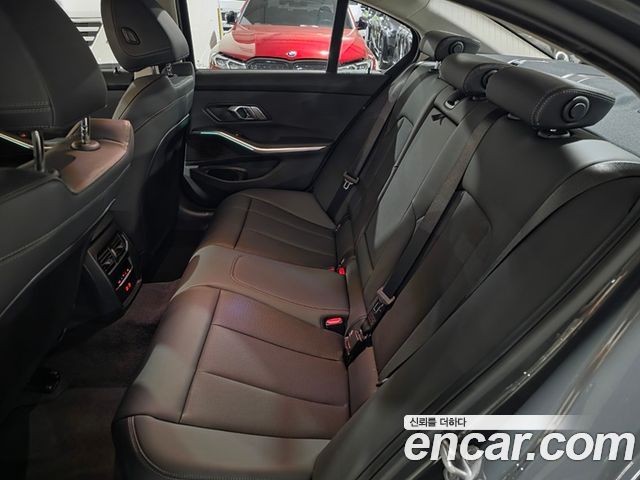 BMW 3-Series 2025 — photo 10