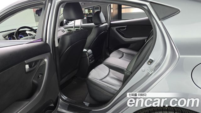 Hyundai AVANTE 2014 — photo 17