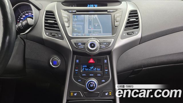 Hyundai AVANTE 2014 — photo 18