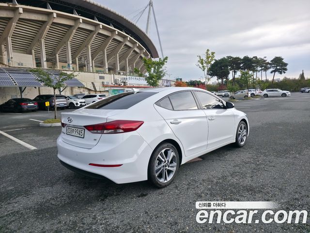 Hyundai AVANTE 2018 — photo 6