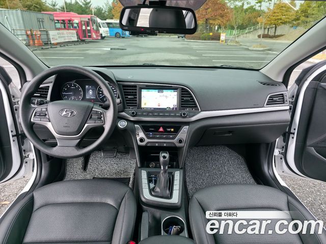 Hyundai AVANTE 2018 — photo 7